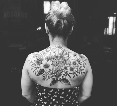 40 Hermosas ideas de Tatuajes en la espalda para mujer